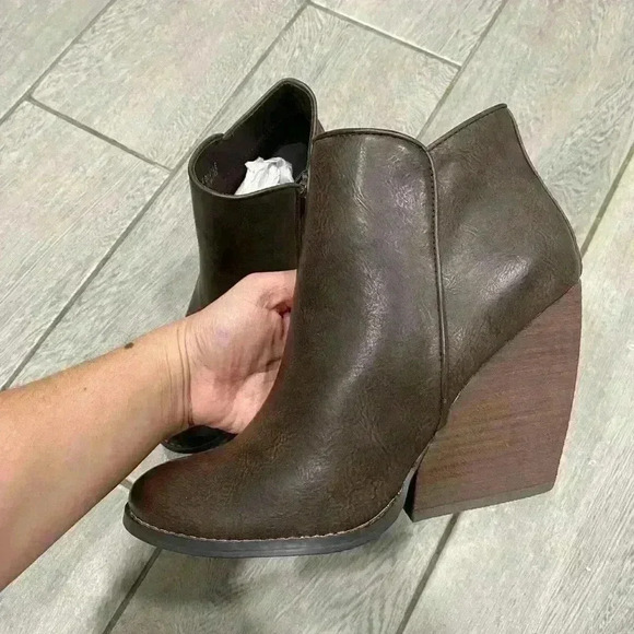 Very Volatile Whitby Boots Size 8.5 - Picture 6 of 6